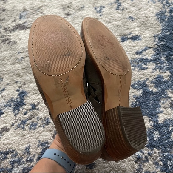 Vince Camuto Peera Cutout Ankle Bootie Boots Suede Leather Size 7 Grey - Picture 9 of 10